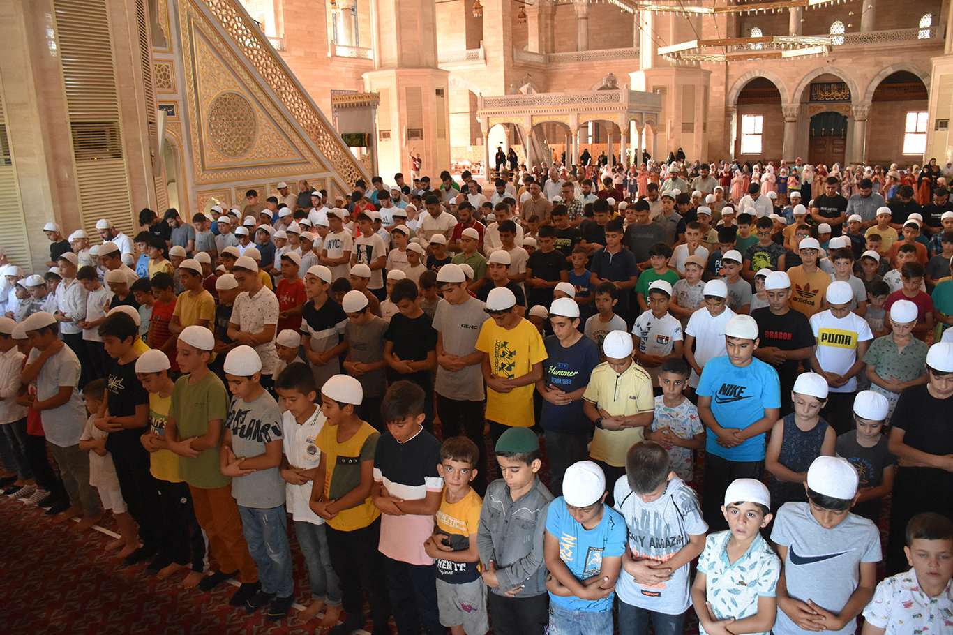 Adana'da "Hayat Namazla Güzeldir" etkinliği düzenlendi Adana'da "Hayat Namazla Güzeldir" etkinliği düzenlendi